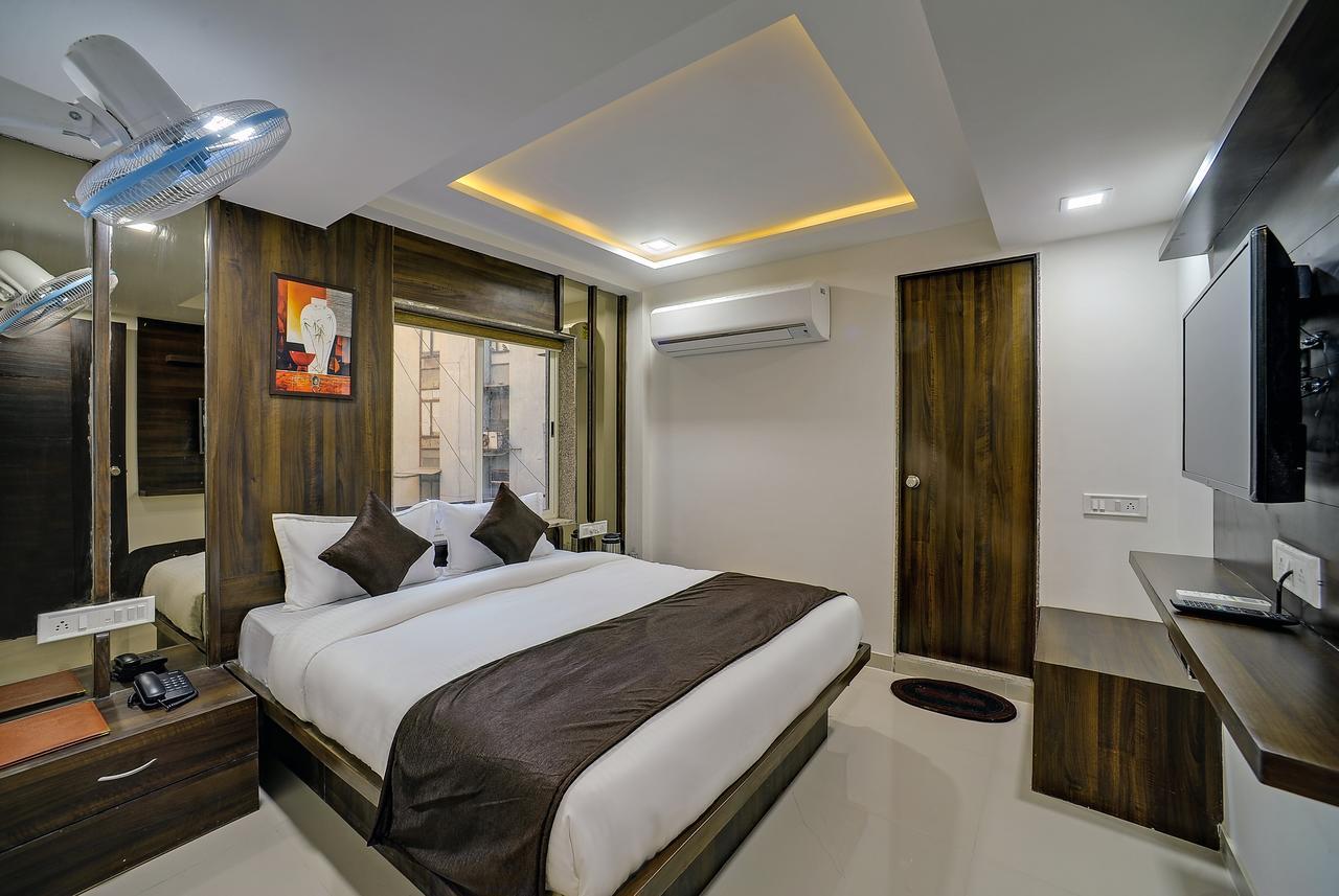 Rudra Royale Hotel Ahmedabad Exterior foto
